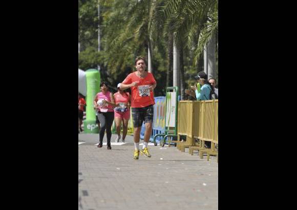Esteban Jaramillo y Sebasti&#225;n Salazar - M&#225;s de 10 mil competidores se dieron cita en esta hist&#243;rica cita deportiva que se corr&#237;a en las modalidades de 5, 10, 21 y 42 kil&#243;metros.