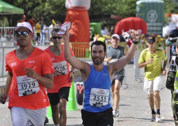 Esteban Jaramillo y Sebasti&#225;n Salazar - M&#225;s de 10 mil competidores se dieron cita en esta hist&#243;rica cita deportiva que se corr&#237;a en las modalidades de 5, 10, 21 y 42 kil&#243;metros.