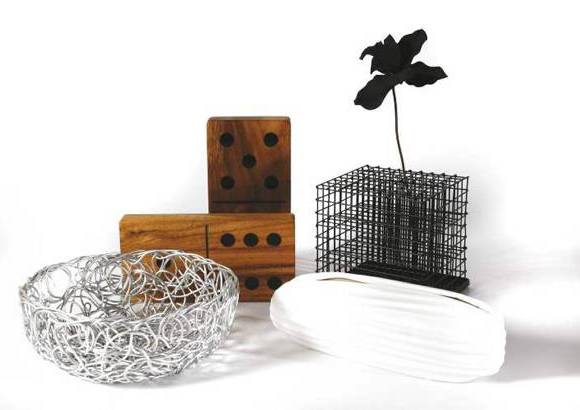Decoración neutra - Accesorios blancos, negros, grises y cafés revelan la sobriedad y el equilibrio de los tonos neutros. Una galería que antoja.