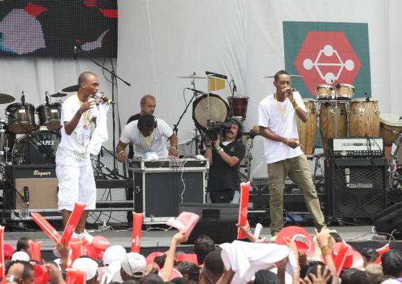 - Alexis Play compartió escenario con Juanes en Chocó.