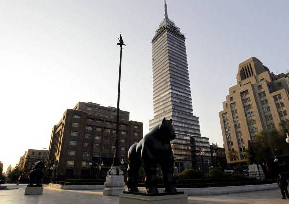 Reuters - El cuadro favorito de Botero en esta exposición es un retrato de su hijo Pedro, el cual murió en un accidente automovilístico en 1974, que forma parte de la colección del Museo de Antioquia.