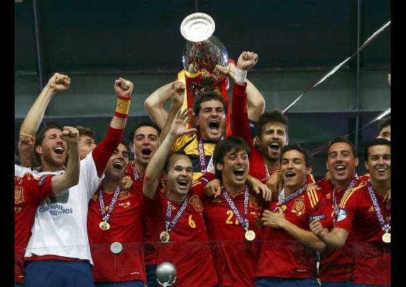 Reuters - En cuatro a&#241;os Espa&#241;a se alz&#243; con dos eurocopas y un Mundial de f&#250;tbol.