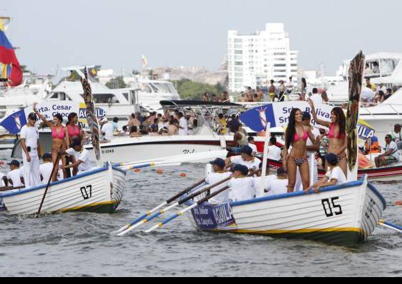 Colprensa - En este tradicional evento, las candidatas recorrieron la bahía de Cartagena, acompañadas de los cadetes de la Escuela Naval. La cita final fue en el Club Naval, donde las candidatas desfilaron en un acto de carácter benéfico para la Acción Social Naval.