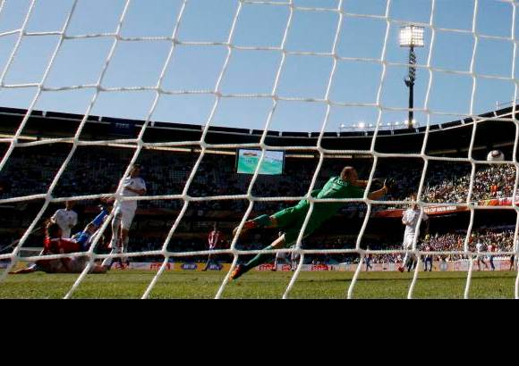 Reuters - El triunfo fue especial para el plantel paraguayo por la celebración del día del padre.