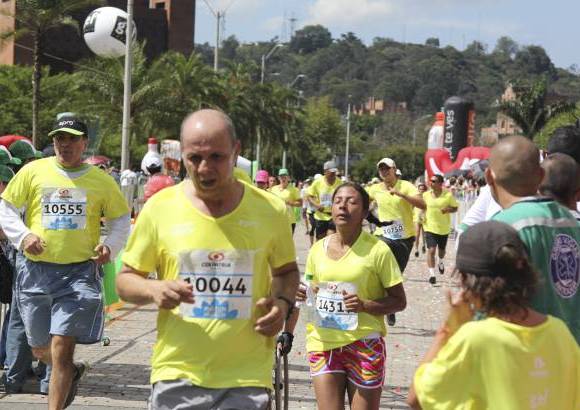 Esteban Jaramillo y Sebastián Salazar - Más de 10 mil competidores se dieron cita en esta histórica cita deportiva que se corría en las modalidades de 5, 10, 21 y 42 kilómetros.