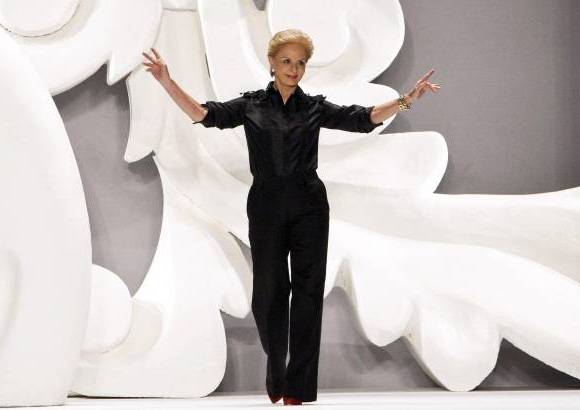 Reuters - La venezolana Carolina Herrera rindi&#243; homenaje a una mujer muy coqueta y femenina en la nueva colecci&#243;n para la primavera-verano de 2013 que desvel&#243; en la Semana de la Moda de Nueva York.