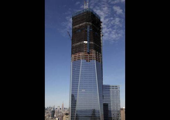 AP - El 55 por ciento del espacio de oficinas de la Torre 1 del WTC ya tiene inquilinos, entre los que destaca la editorial Cond&#233; Nast, propietaria de cabeceras como The New Yorker y Vanity Fair, que firm&#243; el a&#241;o pasado un acuerdo para alquilar durante 25 a&#241;os una tercera parte del edificio.