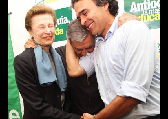 Juan Fernando Cano - Los padres de Fajardo, Ra&#250;l y Mara, estaban orgullosos de la victoria del matem&#225;tico y nuevo gobernador de Antioquia.