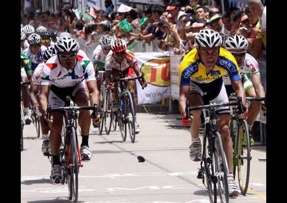 R&#243;binson S&#225;enz - El paisa Marlon P&#233;rez, con la camiseta amarilla de l&#237;der, es el l&#237;der de la competencia y este viernes fue segundo.