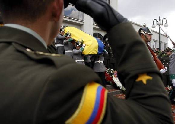 Colprensa - La exequias del coronel Flórez se cumplieron en el centro religioso de la Policía Nacional en Bogotá.