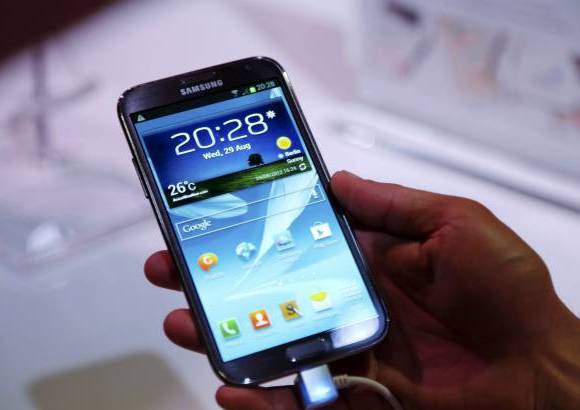 Reuters - Samsung Electronics lanz&#243; este mi&#233;rcoles la segunda generaci&#243;n de su popular tel&#233;fono-tableta Galaxy Note.