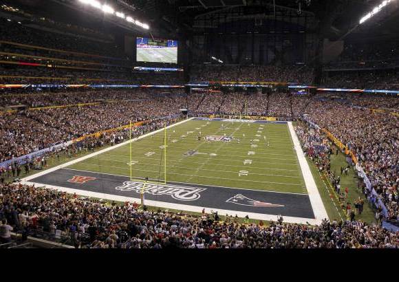 Reuters - Algo que si hizo Manning, que termin&#243; con 30 de 40 pases completos para 296 yardas con un pase de touchdown, al puertorrique&#241;o Cruz, que celebr&#243; su anotaci&#243;n a ritmo de salsa en honor de su abuela, que le ense&#241;&#243; los pasos.