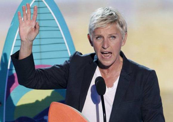 - Otros ganadores que asistieron para recibir sus reconocimientos fueron Ellen DeGeneres a la mejor comediante.