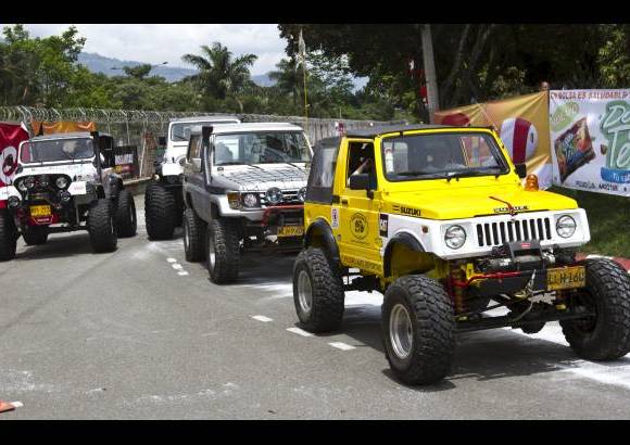 - Una de las categor&#237;as especiales fue la de los Suzuki, adaptados para competir.