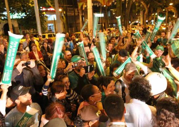Juan Fernando Cano - Cientos de seguidores de Fajardo, muchos de con quienes recorri&#243; los caminos de Antioquia, se reunieron con el nuevo gobernador electo para celebrar.