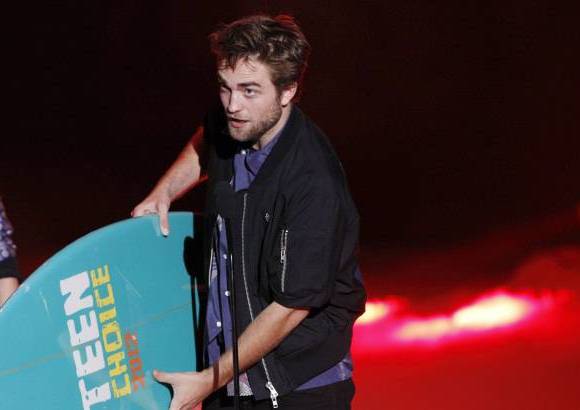 - La saga Crepúsculo fue la más premiada, ganó 21 trofeos con forma de tabla de surf desde 2008 en los Teen Choice Awards. Este año se llevó dos por la penúltima entrega de la serie, Crepúsculo: Amanecer - Parte 1.