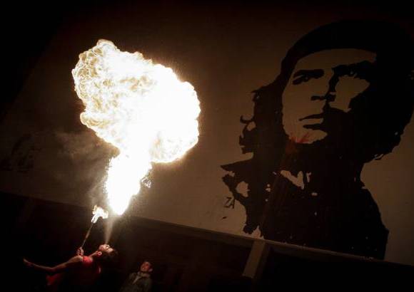 Colprensa - Los principales puntos de partida fueron la Universidad Nacional, la Universidad Pedag&#243;gica y la Universidad Distrital, de donde salieron los manifestantes por la calle 45 y la carrera s&#233;ptima hacia la plaza de Bol&#237;var en la capital del pa&#237;s.