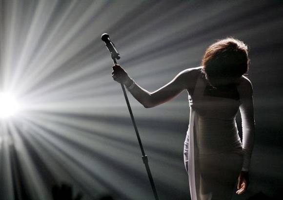 Reuters - Los paramédicos intentaron infructuosamente resucitar a la artista, cuyo cuerpo permaneció varias horas en el hotel hasta que se le trasladó a la morgue.