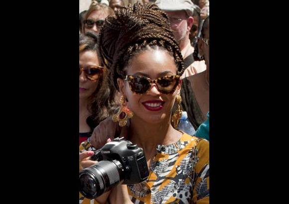 AP - Beyonce recorrió todo el restaurante mirando en las paredes las fotos de otros famosos estadounidenses que han visitado el lugar como Jack Nicholson, Jodie Foster, Danny Glover, Will Smith y James Belushi.