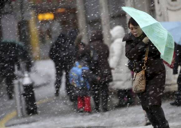 AP - Connecticut, Providence, Rhode Island, y el &#225;rea de Boston, recibir&#225;n hoy entre 60 y 76 cent&#237;metros nieve.