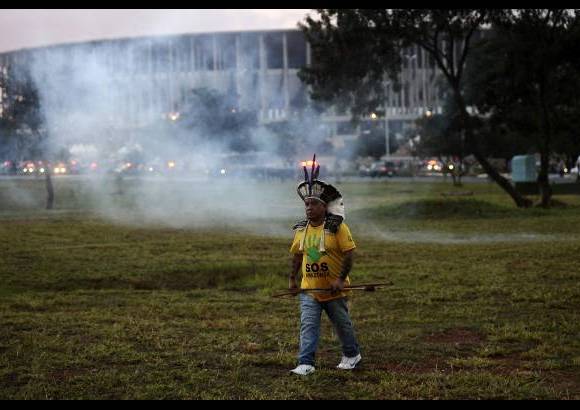 REUTERS - El estadio de Brasilia costar&#225; 1.900 millones de reales (849,26 millones de d&#243;lares) cuando quede completamente finalizado tras la Copa del Mundo, dijeron auditores de la ciudad en un informe publicado la semana pasada, casi tres veces por encima del presupuesto inicial.
