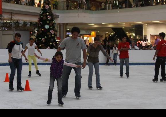 R&#243;binson S&#225;enz - La pista de patinaje sobre hielo estar&#225; hasta el pr&#243;ximo 15 de enero.