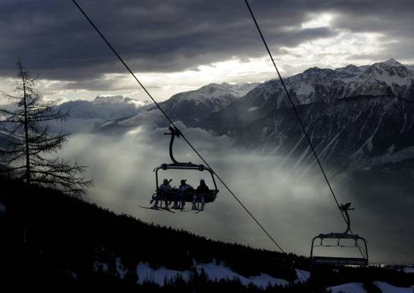 Reuters - Corredores de esqu&#237; se dieron cita en Suiza para una carrera puntuable para la Copa Mundo de este deporte.