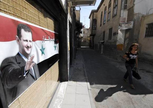 AP - Bashar Al-Assad, de la secta minoritaria alauita, gobierna Siria, un país de mayoría musulmana suní, desde el 2000, cuando sucedió a su padre Hafez Al-Assad.