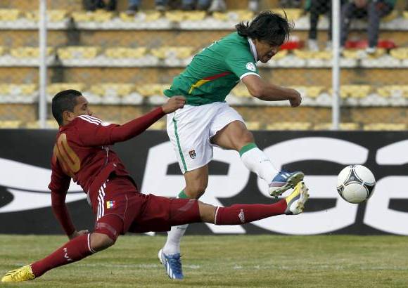 AP - Bolivia lució desorganizado en ataque, con su delantero Carlos Saucedo aislado y sin un conductor para armar la ofensiva.