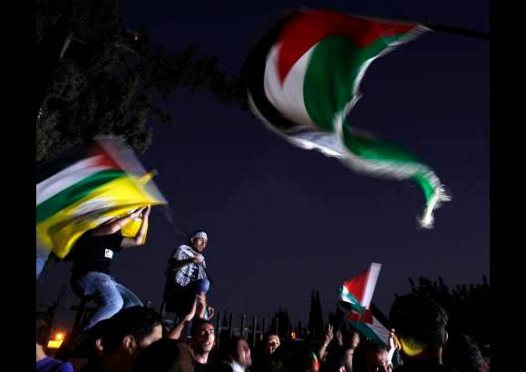 Reuters - A las seis de la tarde, las iglesias tocaron las campanas en se&#241;al de apoyo del clero y los creyentes cristianos a la iniciativa de los dirigentes palestinos.