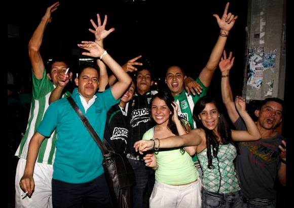Edwin Bustamante - Felicidad parcial de los hinchas verdes, quienes sue&#241;an con la und&#233;cima estrella.