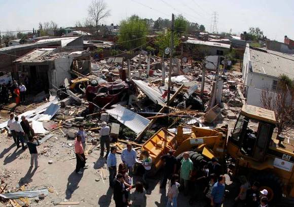 Reuters - Indicó que se sabrá una vez que se limpie la zona, porque tendría que haber un cráter o restos del objeto espacial. Además señaló que no se conoce en la historia reciente de Argentina que un meteorito haya causado una destrucción similar.