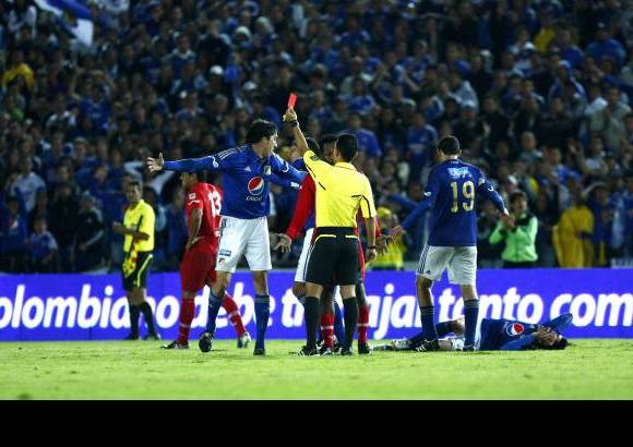 Colprensa - Brutal fue la agresión de Andrés Cadavid del América contra José Luis Tancredi de Millonarios. Fue el lunar de la fecha16.