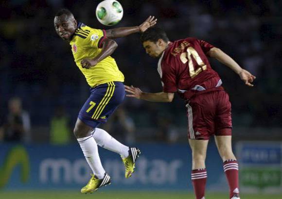 AP - Aunque Colombia manej&#243; siempre la pelota, las corridas de Armero por el costado izquierdo no hicieron mucho da&#241;o a la zaga venezolana.