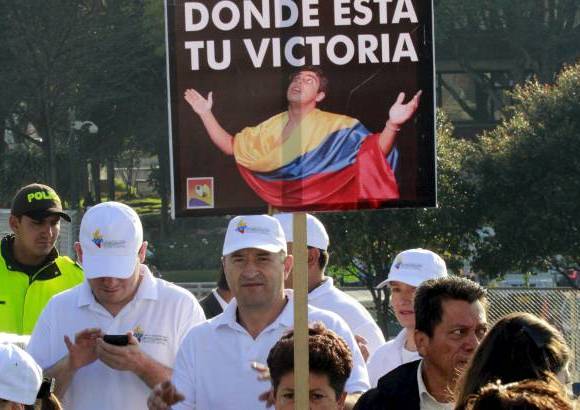 Colprensa - Varias personas reclamaron justicia por la muerte del periodista y humorista Jaime Garzón.