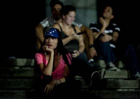 AP - Por primera vez desde que Hugo Chávez está en el poder la oposición venezolana logró superar los 5 millones de votos en elecciones presidenciales.