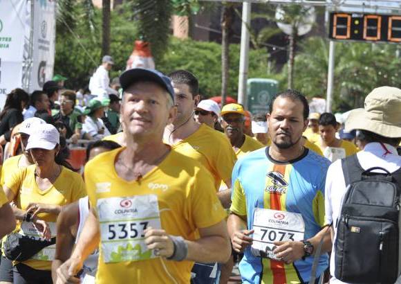 Esteban Jaramillo y Sebastián Salazar - Más de 10 mil competidores se dieron cita en esta histórica cita deportiva que se corría en las modalidades de 5, 10, 21 y 42 kilómetros
