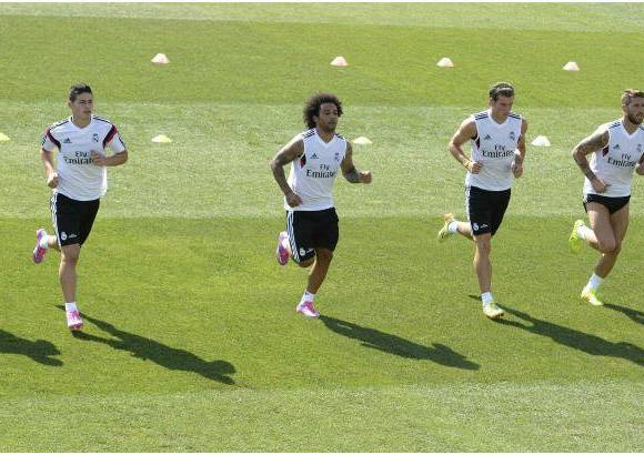 Afp - El grueso de la plantilla del Real Madrid complet&#243; este martes en la Ciudad Deportiva su primer entrenamiento, con el colombiano James Rodr&#237;quez a bordo.