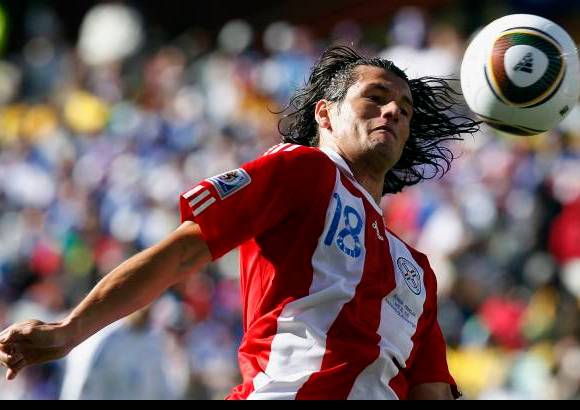 AP - A pesar de la ventaja, el plantel guaraní no cedió la posesión y peleó cada pelota en el campo.
