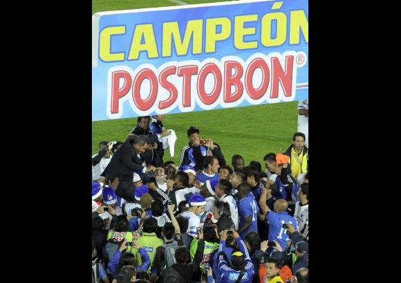 Colprensa - Millonarios alcanz&#243; la estrella 14 al superar en la gran final de la Liga Postob&#243;n II-2012 al Independiente Medell&#237;n. Dram&#225;tica definici&#243;n desde los penaltis despu&#233;s de empatar 0-0 en la ida y 1-1 este domingo.