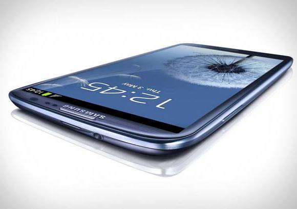 Cortes&#237;a - Considerado como un smartphone de alta gama, el Samsung Galaxy SIII, se destaca por la navegabilidad, la posibilidad de la interacci&#243;n en redes sociales, la reproducci&#243;n de m&#250;sica y la descarga y el compartir archivos con otro tipo de equipos.