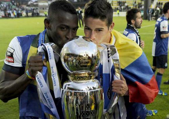 - Porto le ganó 2-0 a Pacos de Ferreira y se coronó campeón del fútbol portugués.