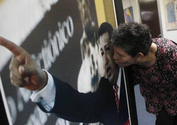 Reuters - La oposición ha advertido a los aspirantes del chavismo que se abstengan de usar la salud del líder como tema de campaña, en un intento de buscar simpatías o solidaridad entre los votantes.