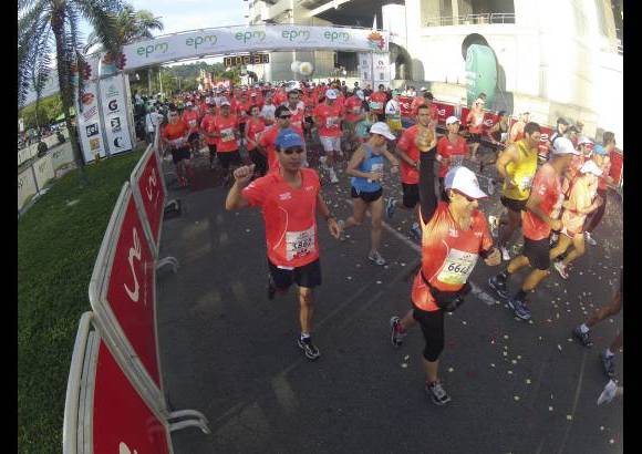 Esteban Jaramillo y Sebastián Salazar - Más de 10 mil competidores se dieron cita en esta histórica cita deportiva que se corría en las modalidades de 5, 10, 21 y 42 kilómetros.