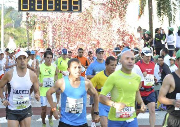 Esteban Jaramillo y Sebastián Salazar - Más de 10 mil competidores se dieron cita en esta histórica cita deportiva que se corría en las modalidades de 5, 10, 21 y 42 kilómetros.