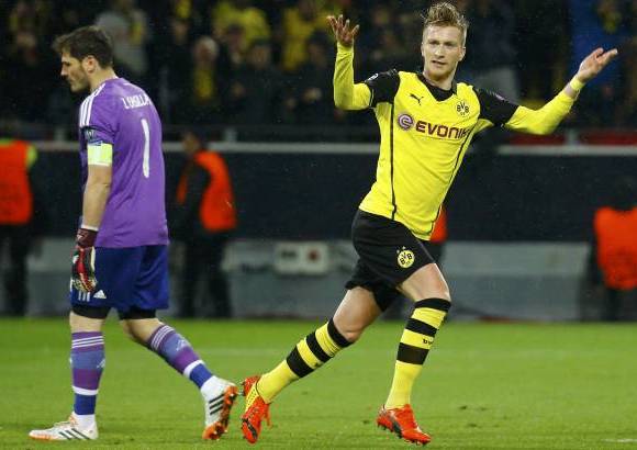 REUTERS - Dos goles de Marco Reus en la primera parte, ambos tras errores del Madrid, dieron una merecida ventaja al Dortmund.