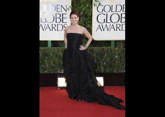 AP - Más notas destacables llegaron de la mano del Donna Karan con el vestido negro de Debra Messing.