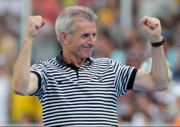 Reuters - El técnico francés Francis Smerecki ganó la partida táctica con un planteamiento que le quitó revoluciones y enredó al dinámico ataque nigeriano.