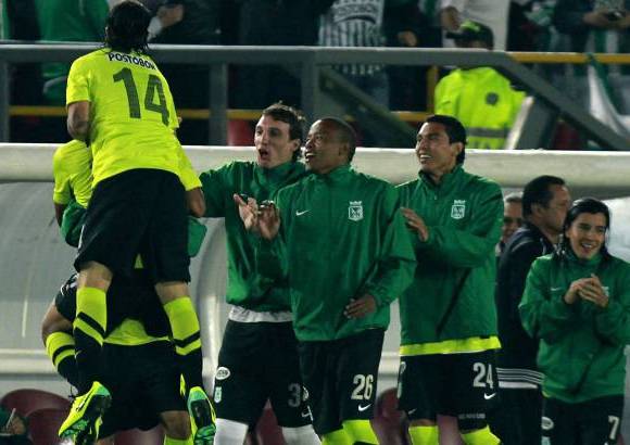 COLPRENSA - Nacional conservó su invicto y ahora es más líder que nunca al vencer a Millonarios (0-2), con goles de Francisco Nájera y Juan David Valencia en el primer tiempo.