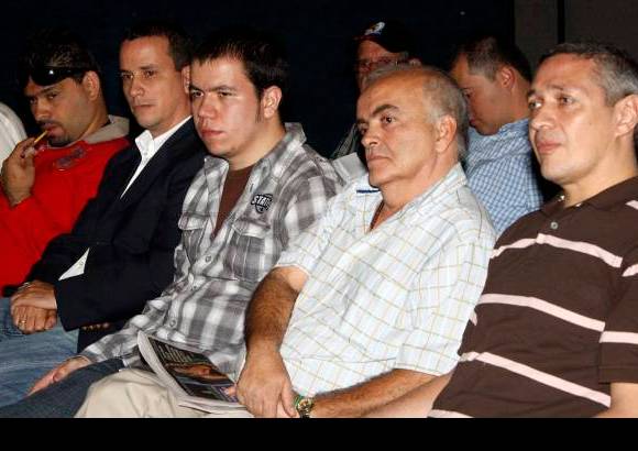 Jaime P&#233;rez Mun&#233;var - Adem&#225;s de las voces de t&#233;cnicos como Francisco Maturana, Luis Fernando Su&#225;rez, Luis Alfonso Marroqu&#237;n, entre otros, se escucharon las intervenciones de representantes de los medios de comunicaci&#243;n como Mauricio Gonz&#225;lez, Rafael Linares, Jorge Piscis Restrepo, Jhon Jaime Osorio y Jorge Eli&#233;cer Torres. A este foro se unieron las intervenciones de los seguidores y columnistas del blog C&#225;psulas de f&#250;tbol, entre quienes se destacaron interrogantes.